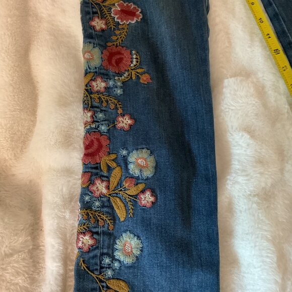Sundance Women's Embroidered Jeans size 28 - Picture 11 of 12